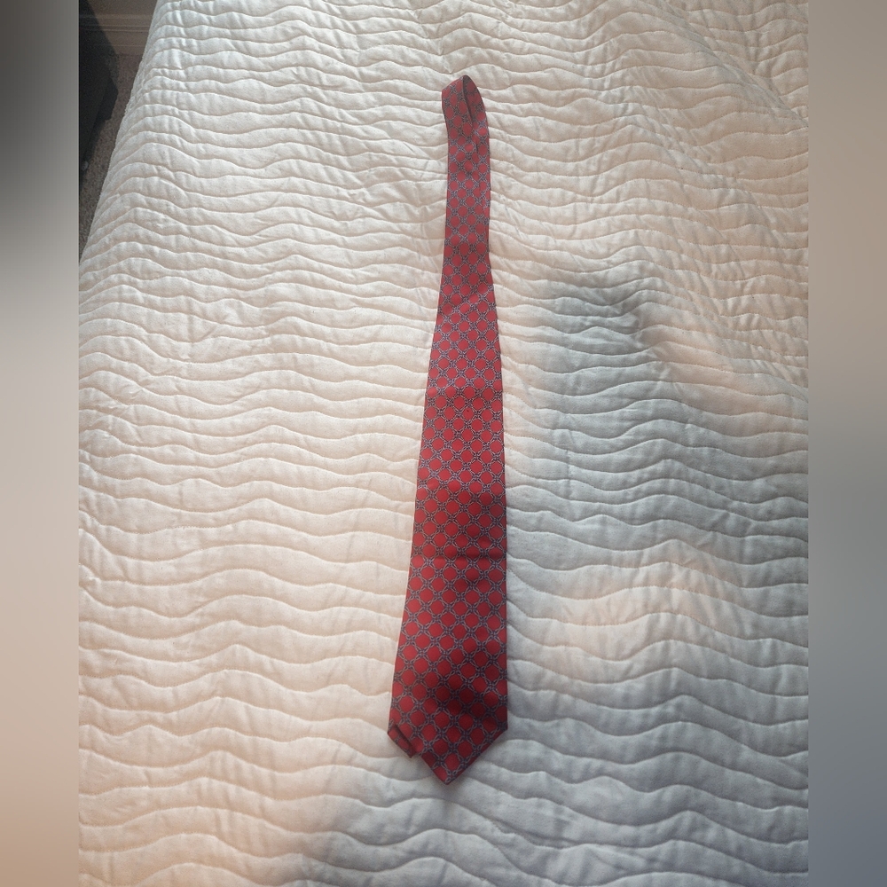 Elegant Red Patterned Tie
